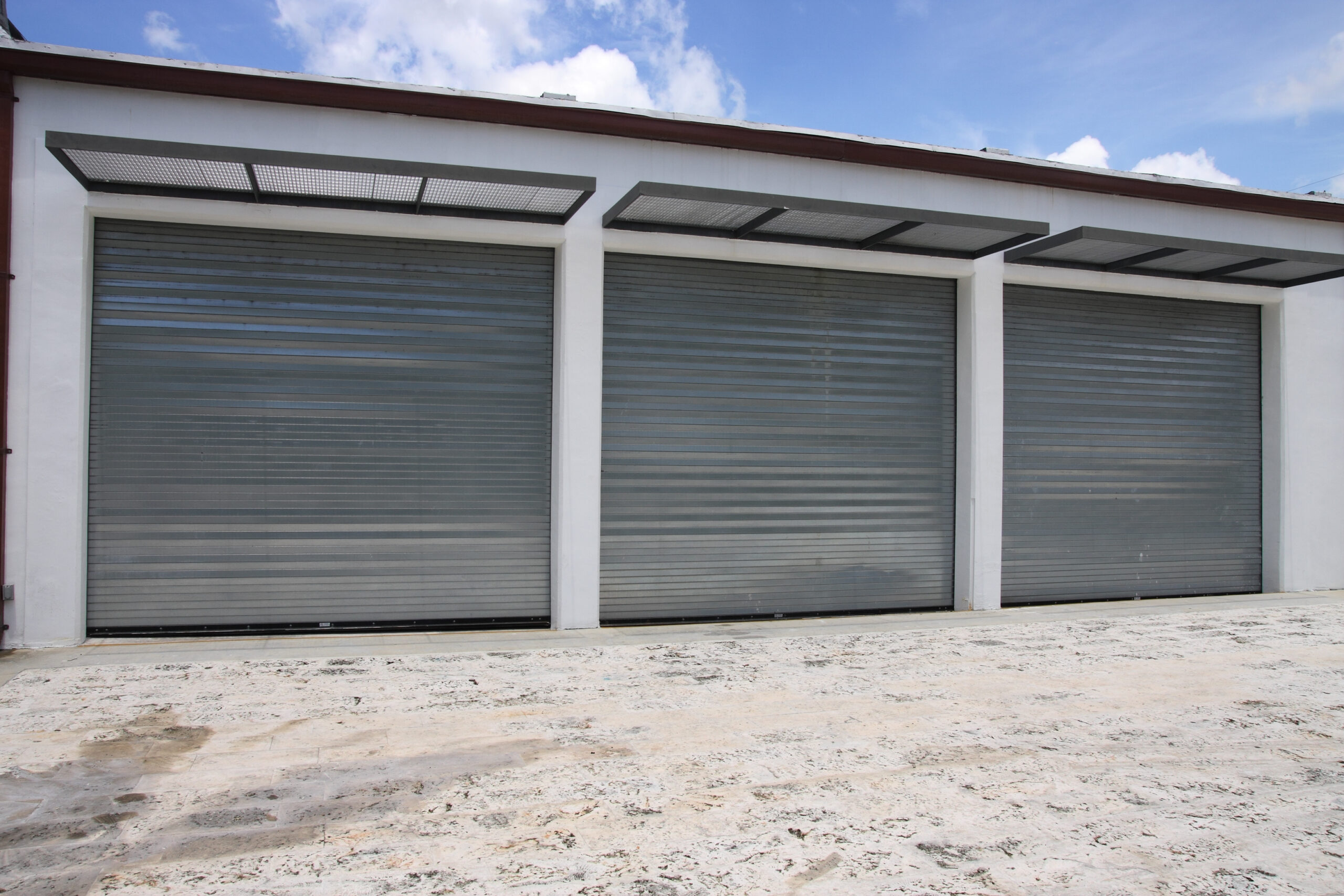 How Commercial Garage Door Maintenance Varies by Color Choice